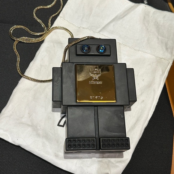 MCM Limited Edition Robot Box Bag - Picture 4 of 6